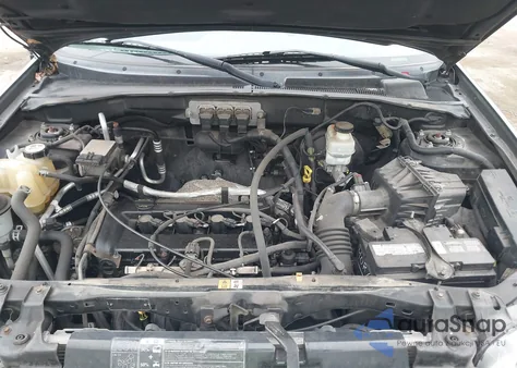 2005 Ford Escape Xls z USA, uszkodzony, nr VIN 1FMYU02Z65KB67599